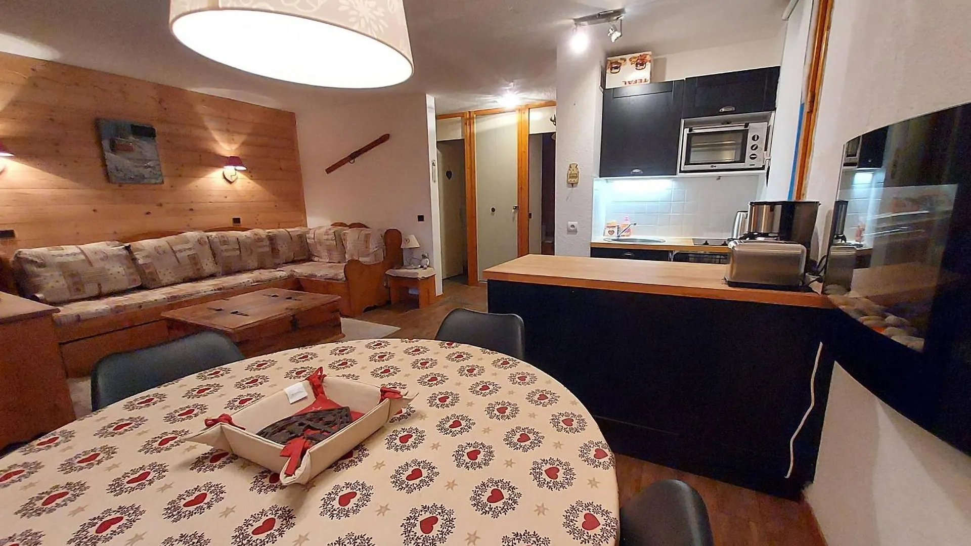 Apartment Charmant 2P, 5 Pers, Centre La Plagne, Parking, Casier A Skis - Fr-1-353-127 France